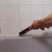 Как и чем удалить старый герметик и нанести новый