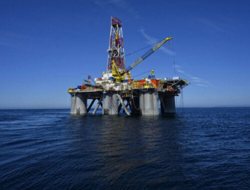 Будущим друзьям — все, бывшим — дроны. Россия простила ExxonMobil, Socar сгорел дотла