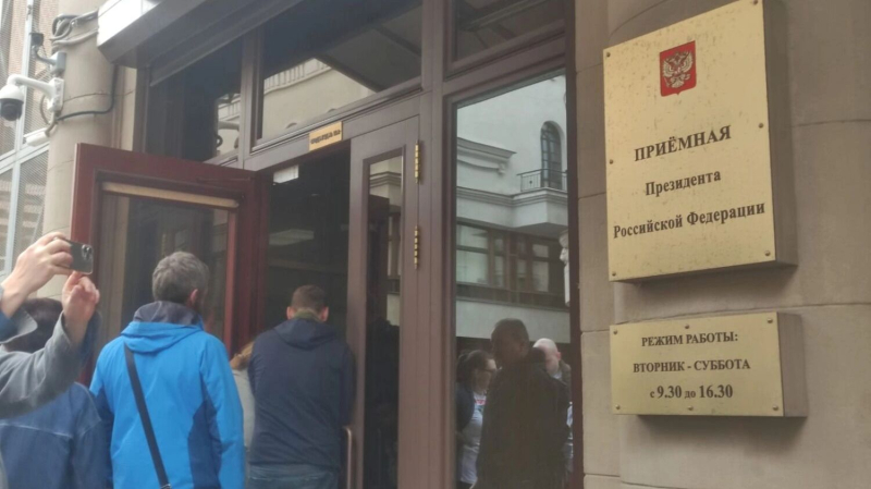 От Химкинского леса к Лосиному острову. В нацпарке строят дорогу под охраной полиции