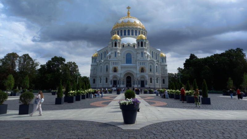 Петергоф за один день: как добраться, не переплатить и сберечь нервы