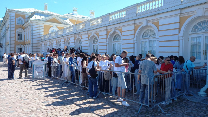 Петергоф за один день: как добраться, не переплатить и сберечь нервы
