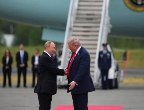 Путин и Трамп встретились в Анкоридже: начался саммит на Аляске