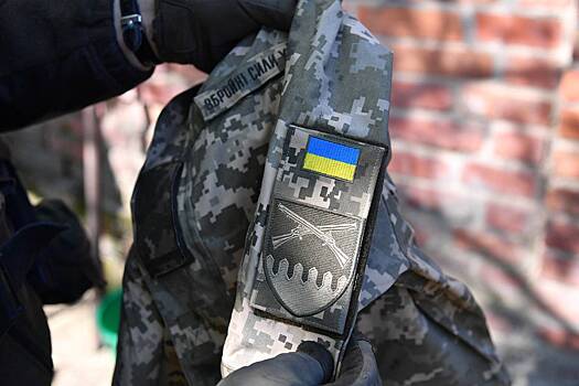 Украинских военных заставили ремонтировать дом бизнесмена Украинских военных заставили ремонтировать дом бизнесмена