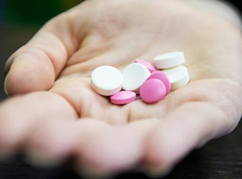 Мясников перечислил главные ошибки при приеме таблеток