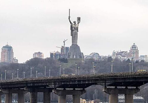 Родственники украинских военных вышли на митинг в Киеве