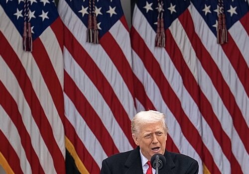 Трамп сообщил, кому запретит миграцию в США Трамп сообщил, кому запретит миграцию в США