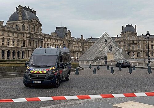 Шокирующие подробности: заказчиком ограбления Лувра мог стать соратник Зеленского