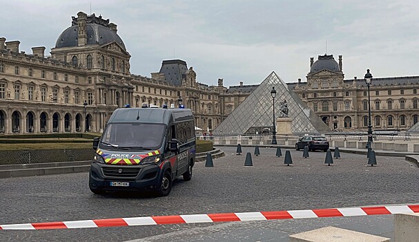 Шокирующие подробности: заказчиком ограбления Лувра мог стать соратник Зеленского