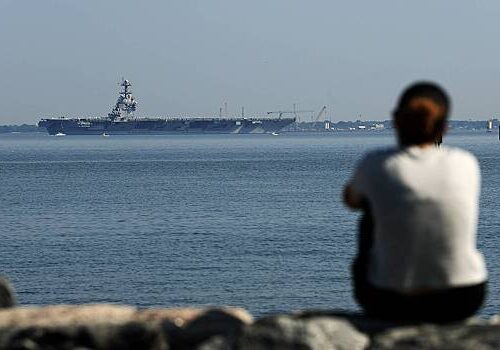 Американский авианосец зашел в Карибское море