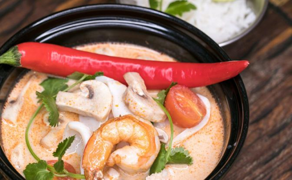 Врач рассказал о возможных последствиях частого употребления острой еды