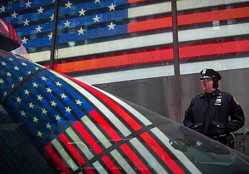 В США сопровождавшие кортеж Вэнса полицейские машины попали в ДТП