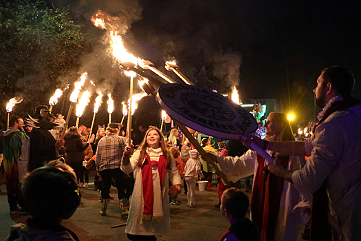 В Британии сожгли чучело премьер-министра Стармера