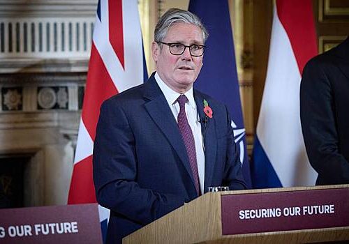 Поведение премьера Британии сравнили с игрой «ударь крота» Поведение премьера Британии сравнили с игрой «ударь крота»