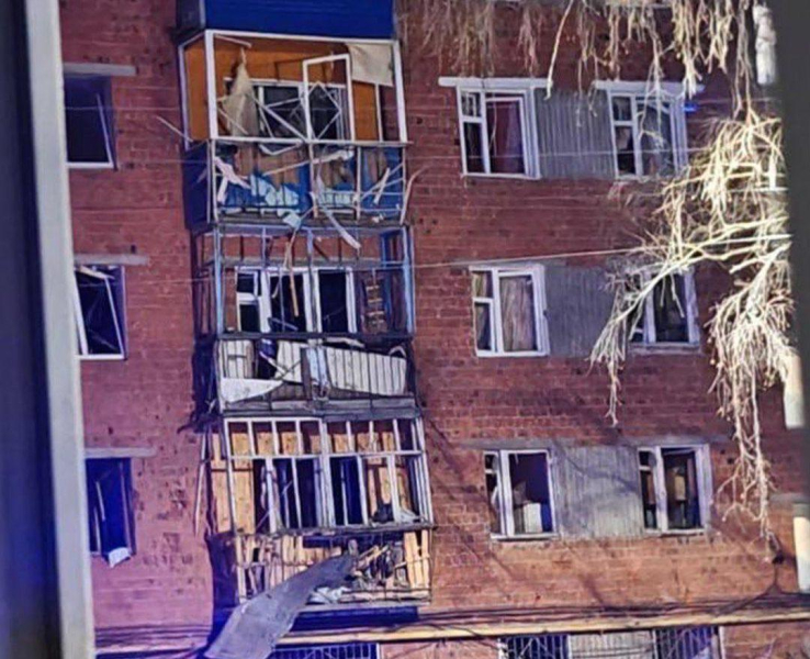 Обломки беспилотника рухнули на жилой дом в российском городе