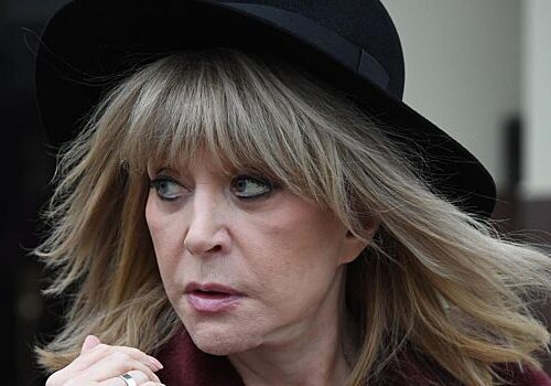 Пугачеву снова пытаются лишить звания народной артистки