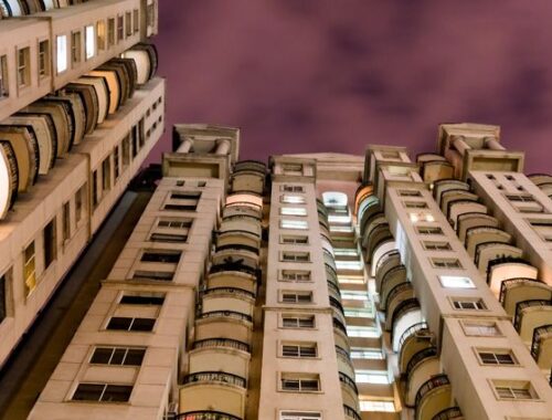 Высокие инвестиции. Выгодно ли покупать квартиры на последних этажах? | Аргументы и Факты