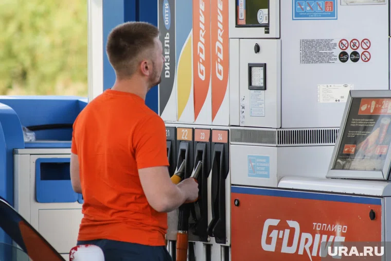 Власти будут следить за качеством автомобильного топлива в России при росте цен на него