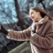 Почему телефон быстро разряжается в кармане зимой а летом работает день