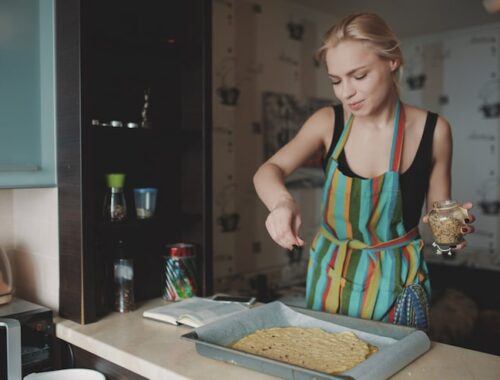 Почему оседает бисквит в духовке