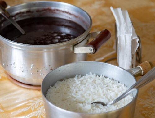 Как отмыть пригоревшую рисовую кашу с кастрюли из мельхиора солью и уксусом Как отмыть пригоревшую рисовую кашу с кастрюли из мельхиора солью и уксусом