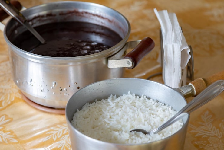 Как отмыть пригоревшую рисовую кашу с кастрюли из мельхиора солью и уксусом Как отмыть пригоревшую рисовую кашу с кастрюли из мельхиора солью и уксусом